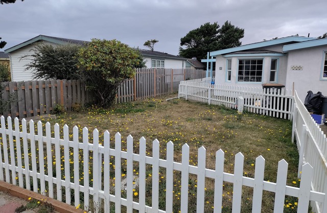 Stunning 1 Bedroom - walk to the beach, lighthouse, coffee place and dog park.
