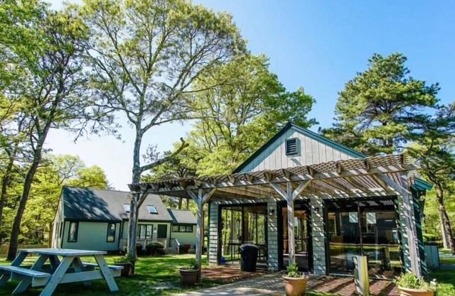 Stunning 2BR Condo Cape Cod with Tennis Court & Games Room