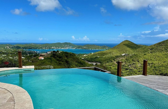 Stunning 3+ BDRM Villa with Infinity Pool & Breathtaking Views