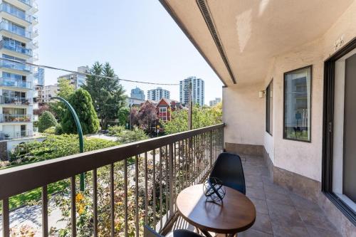 Stunning 3-Bed 2-Bath Condo in Dwntwn w Parking