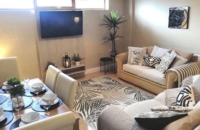 Stunning 3 bed, 2 bath apartment near transport links and local amenities