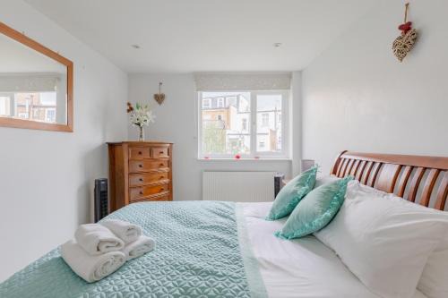 Stunning 3 Bedroom House with Garden in Battersea
