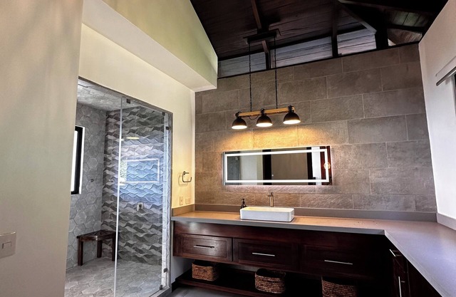 Stunning 3-bedroom villa featuring modern amenities such as WiFi and A/C