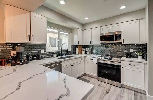 Stunning 3Br Home, 5 miles to Downtown LV & Strip1