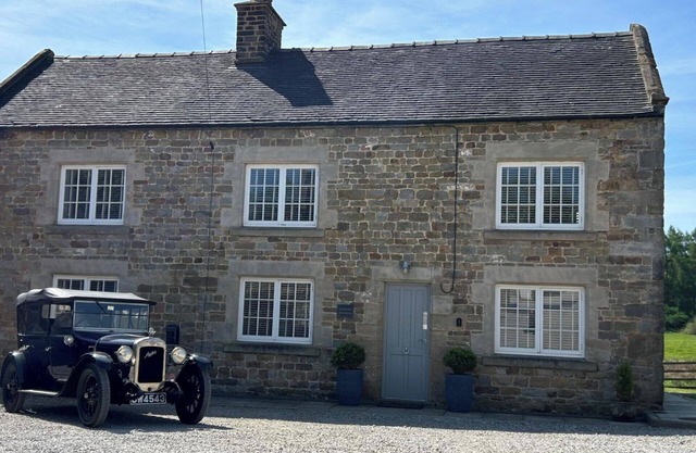 Stunning 4 Bed Peak Dist Farmhouse Alton Towers