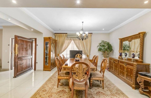Stunning 4 Bedroom House in Midrand,with pool and lapa