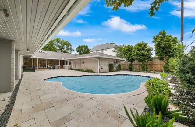 Stunning 4 beds/4.5 baths Villa with pool