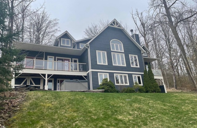 Stunning 4 season home with a superb view of Georgian Bay and all the amenities