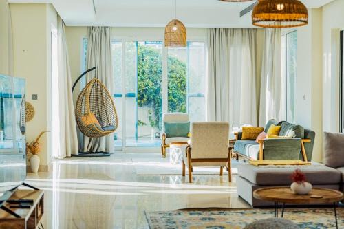 Stunning 4BR Jumeira Park Villa With Pool and Jacuzzi