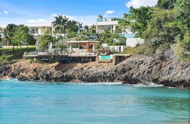 Stunning 5 BR Beach House With Infinity Pool, Personal Butler, Chef and Helipad