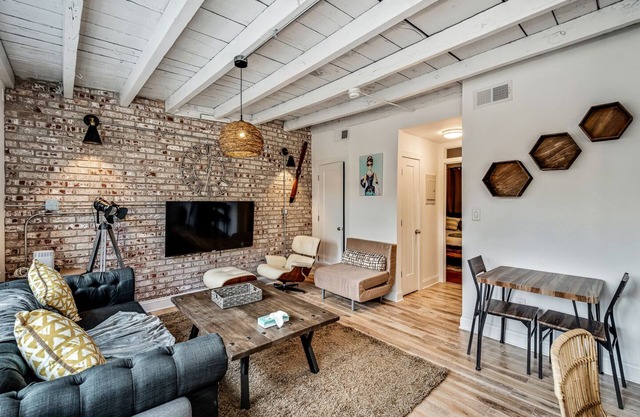 Stunning 5BDR-5BTH Duplex w/Outdoor Space Sleeps16