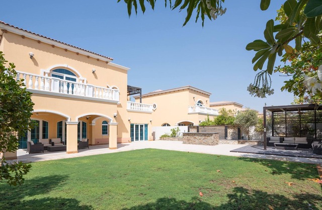 Stunning 5BR Villa - Jumeirah Park