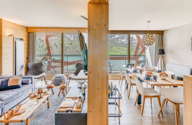 Stunning 5R 4* for 8 people, balcony, elevator, ski-in/ski-out, hotel services in Tignes