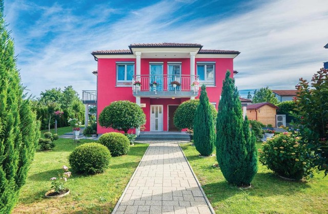 Stunning apartment in Viskovo with 2 Bedrooms and WiFi
