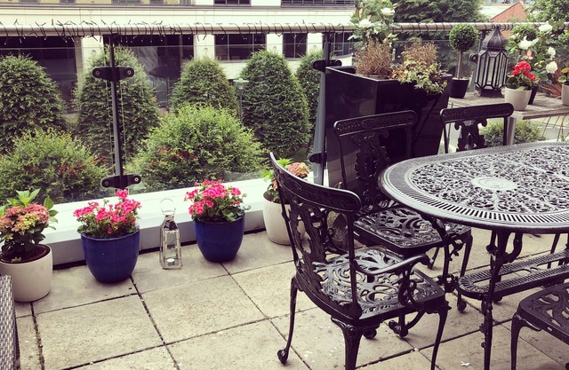 Stunning apartment with hot tub, by Chelsea Harbour.