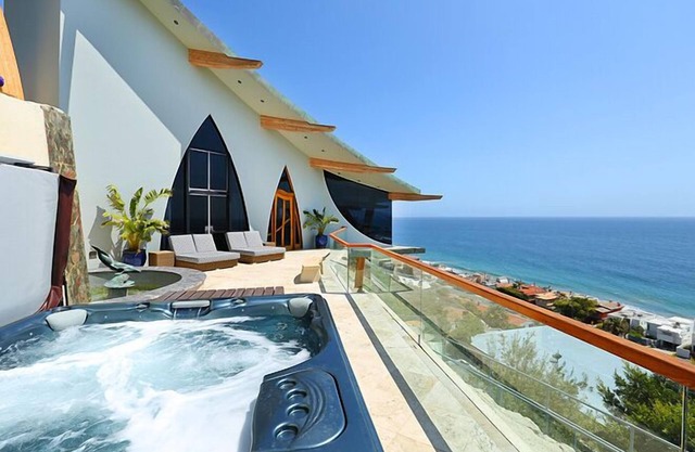 Stunning architectural home in ideal Malibu location