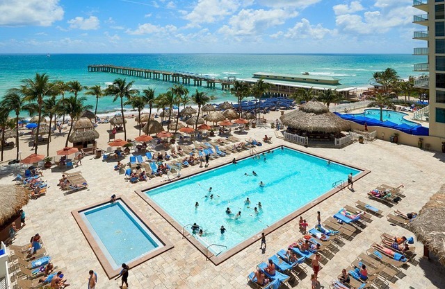 Stunning Beachfront Location! Room w/Amazing Ocean View | Outdoor Pool