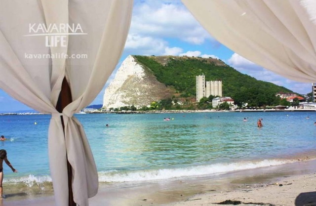 Stunning Beach Apart-Sleeps 5! Pool & Sea views!