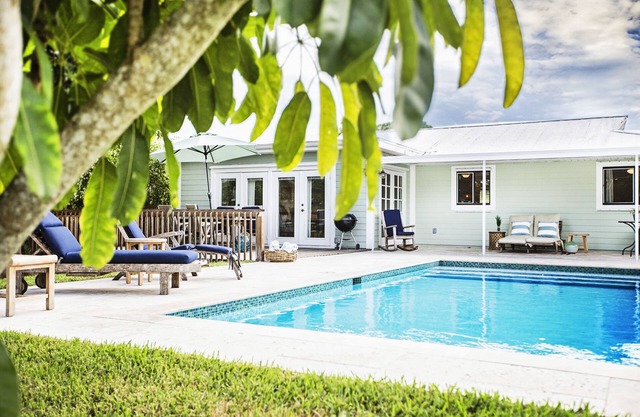 Stunning Beach Cottage with private pool! 2 miles to Beach!