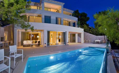 Stunning Brac Villa 5 Bedrooms Villa Selca Brac 5 Metres To The Beach & Private Swimming Pool Selca
