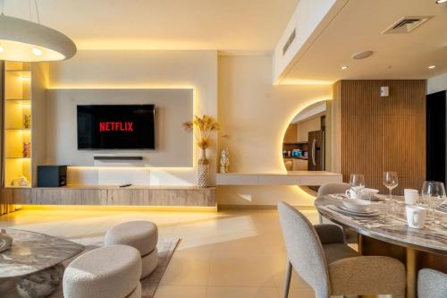 Stunning Burj View - 4BR - Walk to the Dubai Mall!