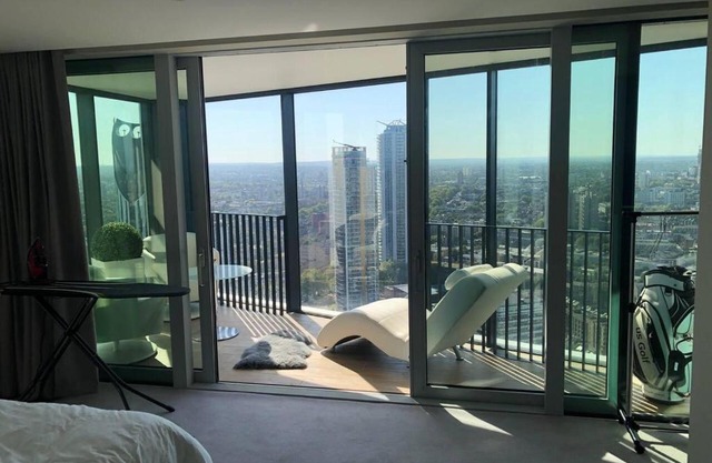 Stunning City Penthouse with 360 - Skyline View