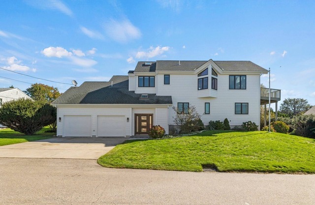 Stunning coastal home with great ocean views & only a 6 minute walk to beach!