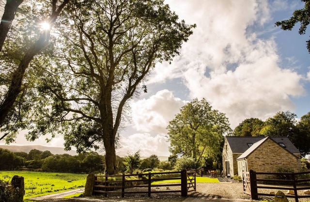 Stunning Converted Barn in peaceful countryside overlooking meadows & mountains
