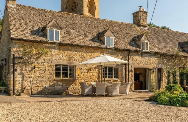 Stunning Cotswold Cottage in Snowshill, Broughwood