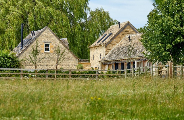 Stunning Cotswold Barns Sleeps 10 Near BiburynAmpneyfield Barns