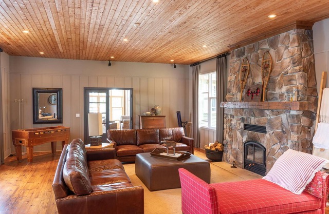 Stunning Cottage on North Rosseau! Incredible Sunsets! Boathouse! Foosball!