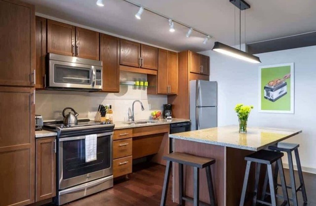 Stunning CozySuites on Elm St. 08