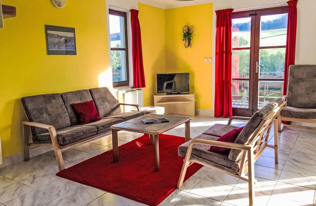 Stunning private villa with pool, WIFI, TV, patio, pets allowed, panoramic view and parking