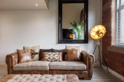 Stunning Designer Penthouse - 85' Cinema TV!