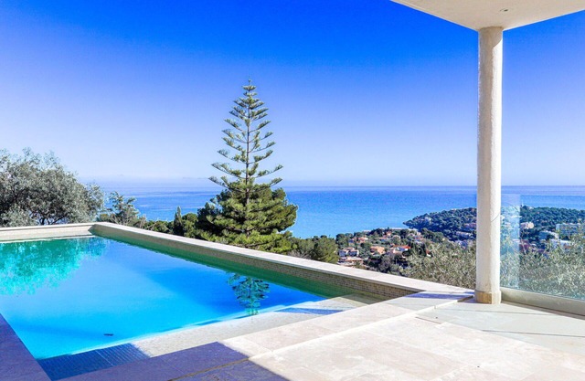 Stunning private villa for 10 guests with A/C, private pool, WIFI, TV, terrace and parking