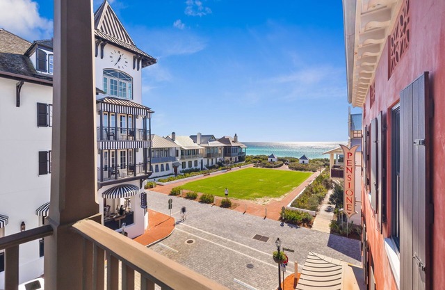 Stunning Gulf Views, Condo on Western Green, across from Pearl Hotel