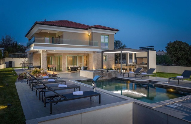 Stunning home in Brzac