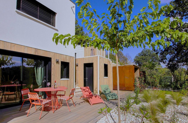 Stunning home in Suze la Rousse