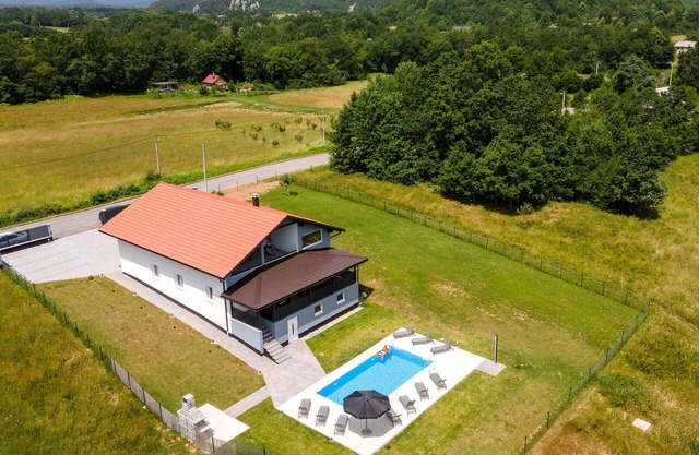 Stunning home in Klanac with kitchen