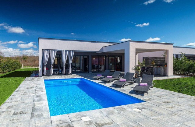 Stunning home in Svetvincenat