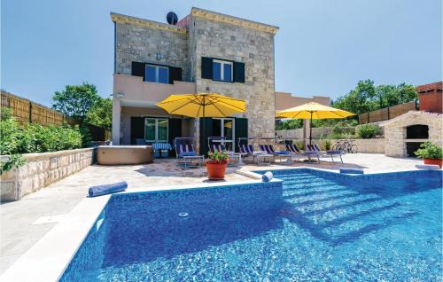 Stunning Home In Zaton With Jacuzzi