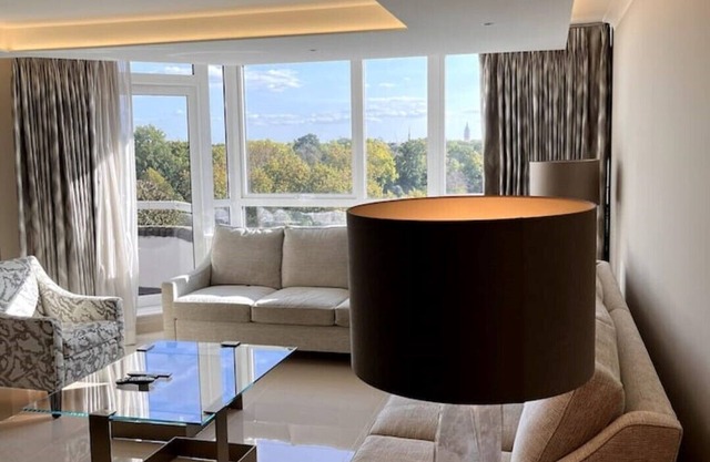 Stunning Hyde Park Panorama Luxury 4-Bedroom Oasis