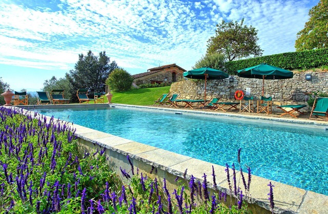 Stunning private villa with A/C, private pool, WIFI, TV and panoramic view, close to Florence
