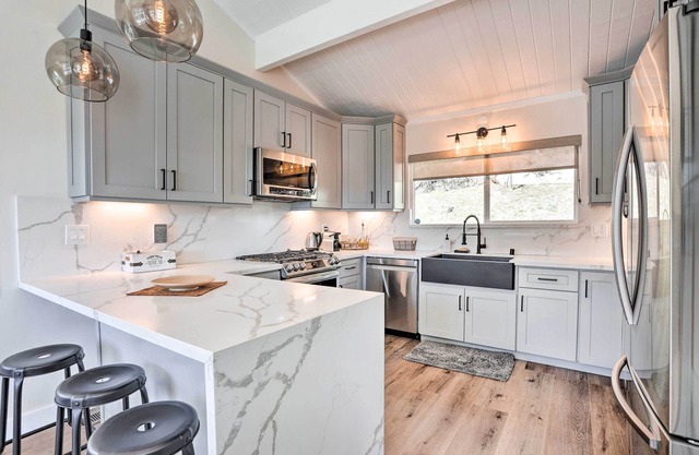 Stunning Lake Arrowhead Cabin w/Lake Views!
