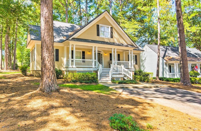 Stunning Lake Oconee Retreat w/Pool Access!