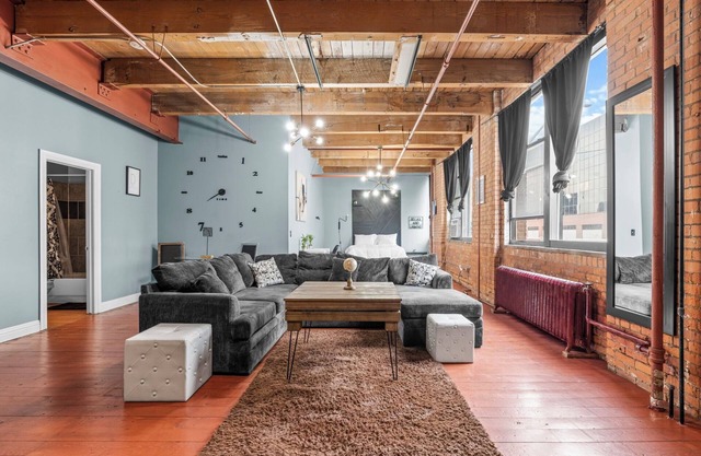Stunning loft in brilliant Downtown Detroit ! Free Parking