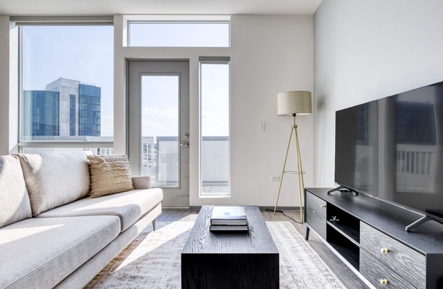 Stunning Logan Square 2BR w/Roof Deck & Gym, 1 block to L, by Blueground