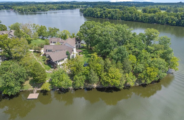 Stunning Luxury Villa on the Lake - Play in Nashville, Relax at the Lake!