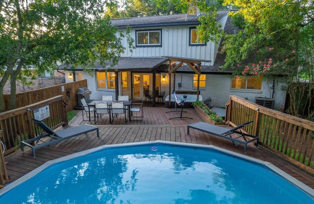 Stunning Modern Dream Home w Pool, Grill, Foosball