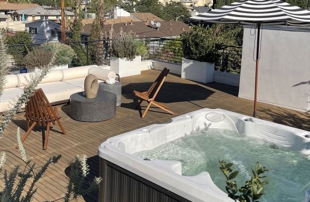 Stunning modern town house in the heart of cool TRI WEST W Private Rooftop/SPA